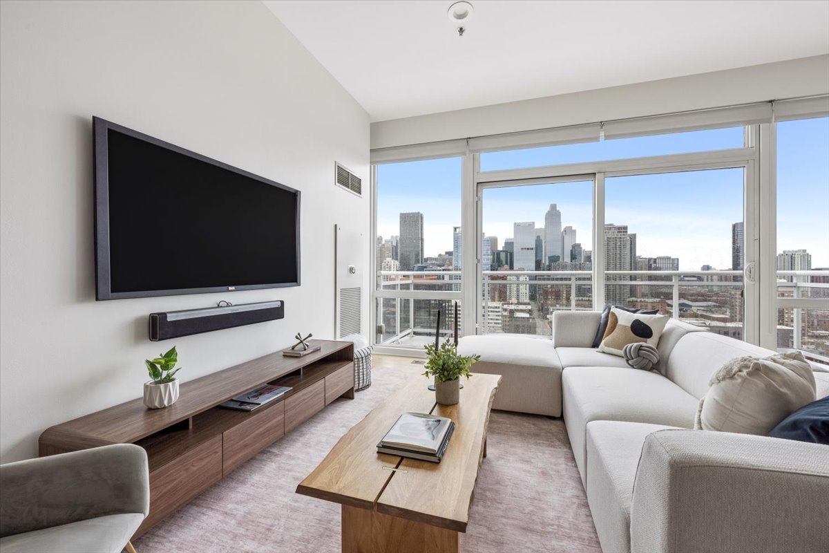 757 N Orleans Street 2206