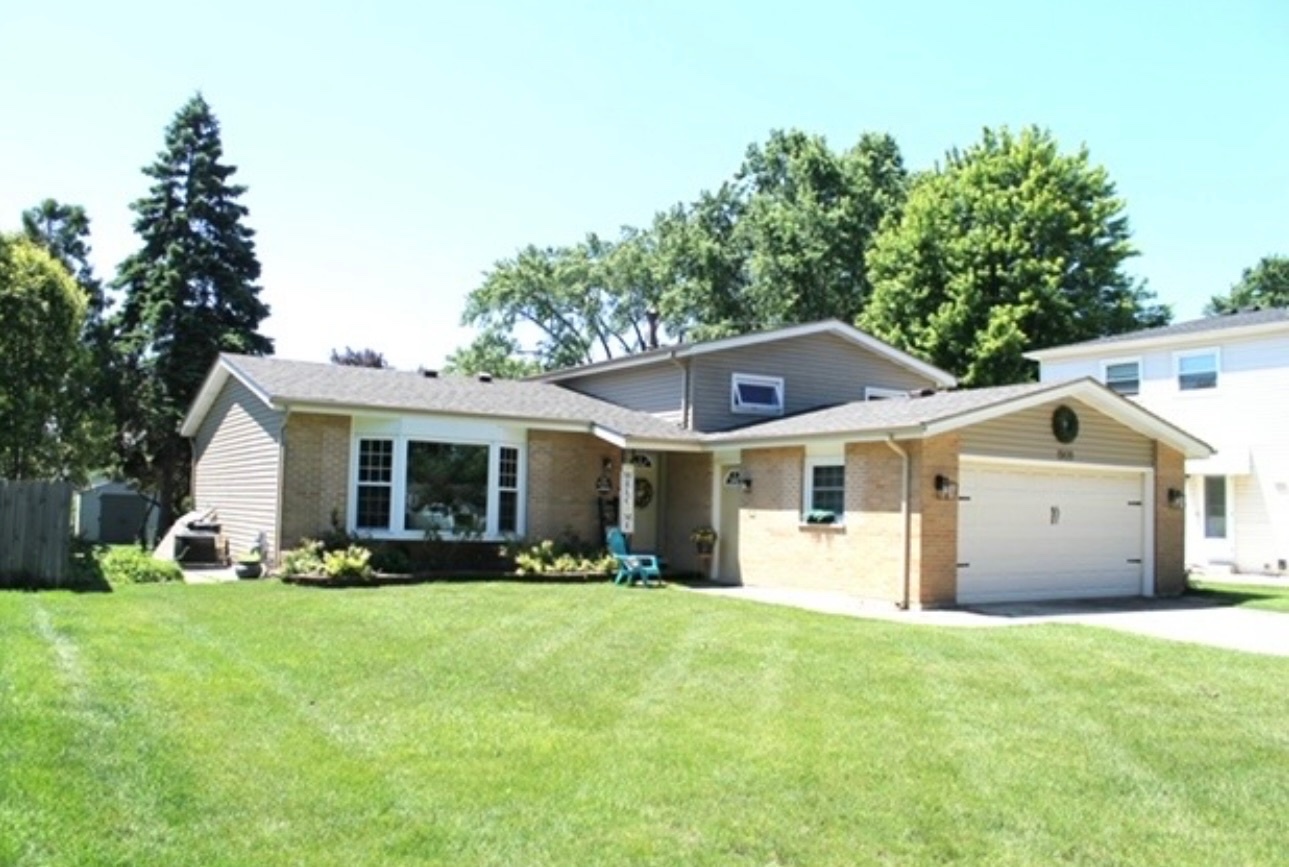 1909 E Maya Lane