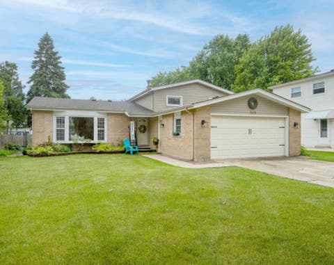 Photo of 1909 E Maya Lane, Mount Prospect, IL 60056 (MLS # 12681123)