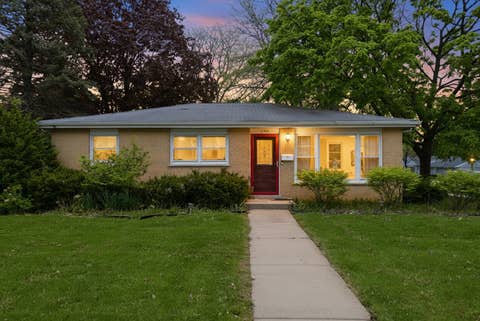 Photo of 1 N EDWARD Street, Mount Prospect, IL 60056 (MLS # 12689264)
