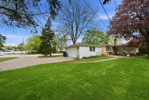 Tiny photo for 1 N EDWARD Street, Mount Prospect, IL 60056 (MLS # 12689264)