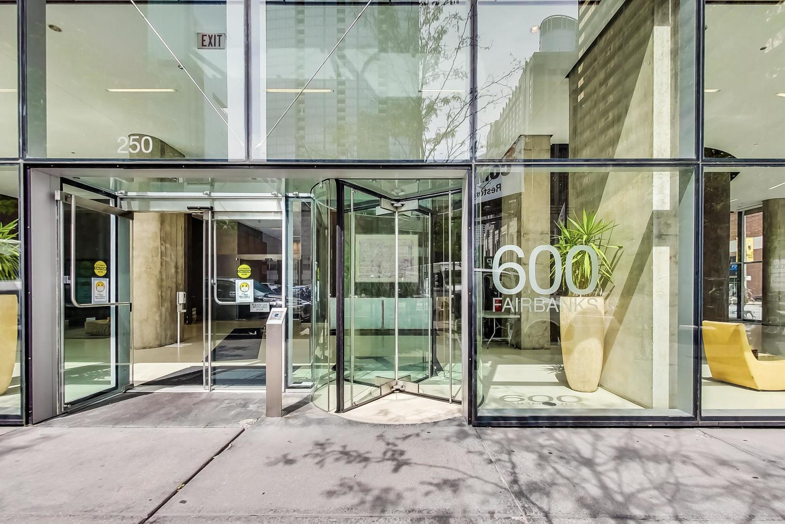 600 N FAIRBANKS Court 2803