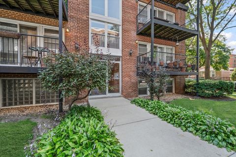 Tiny photo for 2620 W Catalpa Avenue #1A, Chicago, IL 60625 (MLS # 12492470)