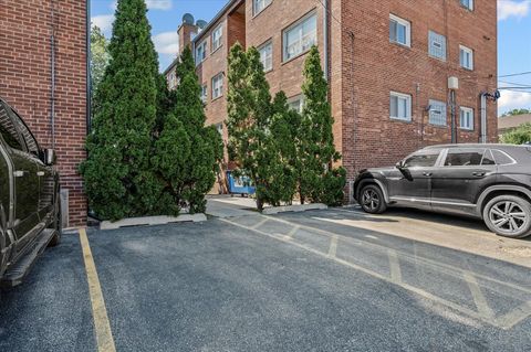 Tiny photo for 2620 W Catalpa Avenue #1A, Chicago, IL 60625 (MLS # 12492470)