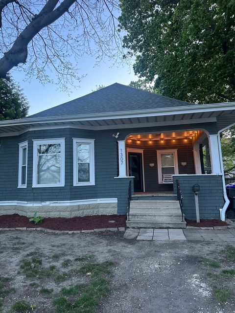 Tiny photo for 1307 S Main Street, Bloomington, IL 61701 (MLS # 12629920)