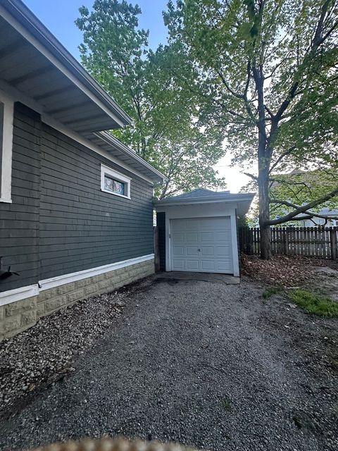 Tiny photo for 1307 S Main Street, Bloomington, IL 61701 (MLS # 12629920)