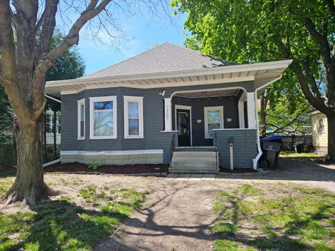 Photo of 1307 S Main Street, Bloomington, IL 61701 (MLS # 12629920)