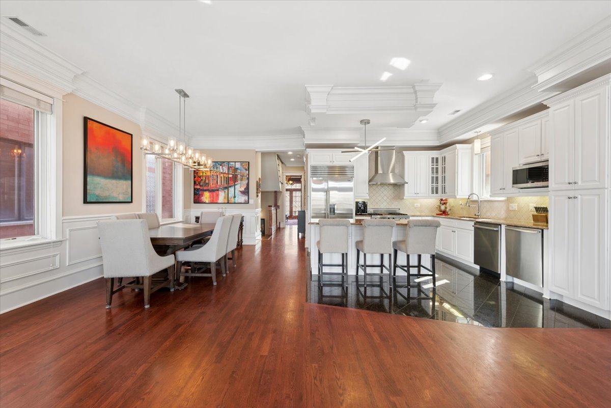 1359 N Mohawk Street 4