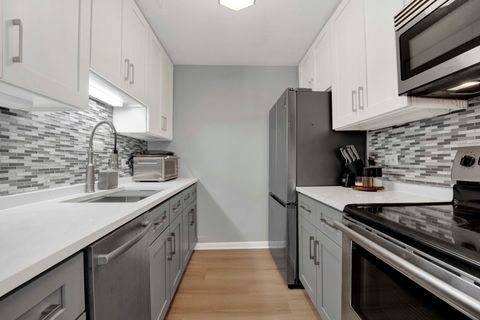 Tiny photo for 2740 N Pine Grove Avenue #9B, Chicago, IL 60614 (MLS # 12680823)