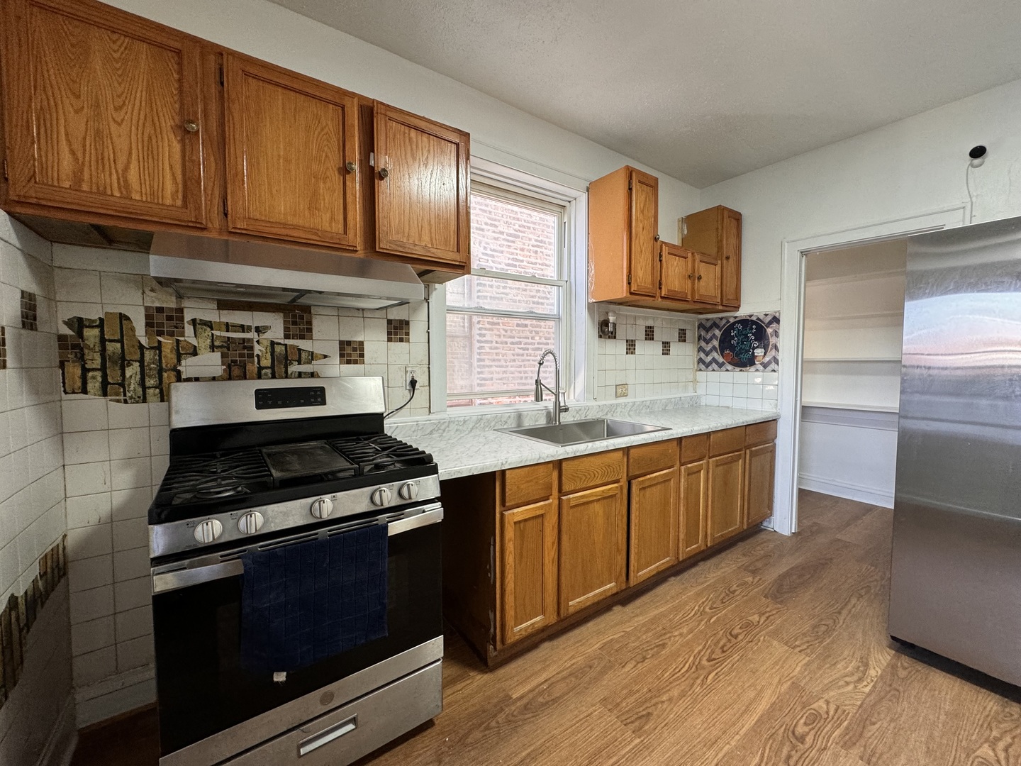 6113 S Sacramento Avenue