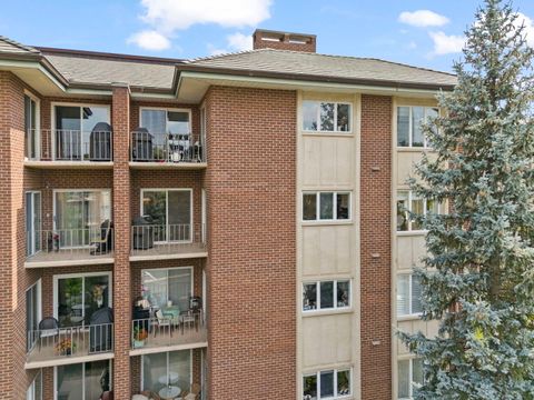 Tiny photo for 5 Oak Brook Club Drive #N305, Oak Brook, IL 60523 (MLS # 12424325)