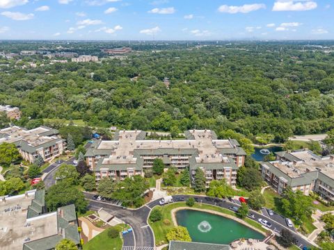 Tiny photo for 5 Oak Brook Club Drive #N305, Oak Brook, IL 60523 (MLS # 12424325)