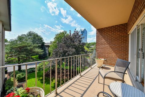 Tiny photo for 5 Oak Brook Club Drive #N305, Oak Brook, IL 60523 (MLS # 12424325)