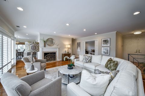 Tiny photo for 5 Oak Brook Club Drive #N305, Oak Brook, IL 60523 (MLS # 12424325)