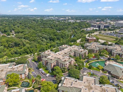 Tiny photo for 5 Oak Brook Club Drive #N305, Oak Brook, IL 60523 (MLS # 12424325)