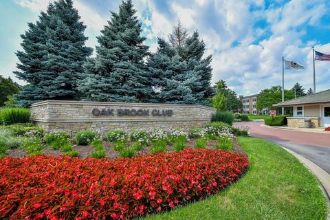 Tiny photo for 5 Oak Brook Club Drive #N305, Oak Brook, IL 60523 (MLS # 12424325)