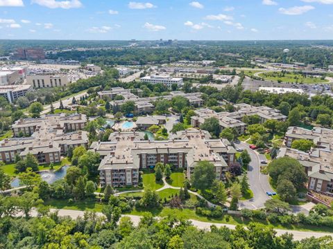 Tiny photo for 5 Oak Brook Club Drive #N305, Oak Brook, IL 60523 (MLS # 12424325)