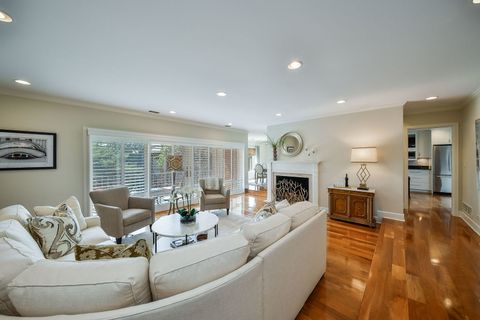 Tiny photo for 5 Oak Brook Club Drive #N305, Oak Brook, IL 60523 (MLS # 12424325)