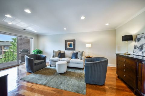 Tiny photo for 5 Oak Brook Club Drive #N305, Oak Brook, IL 60523 (MLS # 12424325)