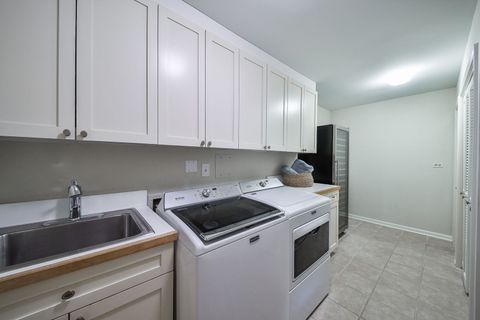 Tiny photo for 5 Oak Brook Club Drive #N305, Oak Brook, IL 60523 (MLS # 12424325)