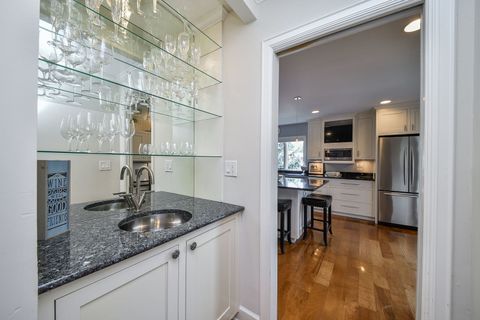 Tiny photo for 5 Oak Brook Club Drive #N305, Oak Brook, IL 60523 (MLS # 12424325)