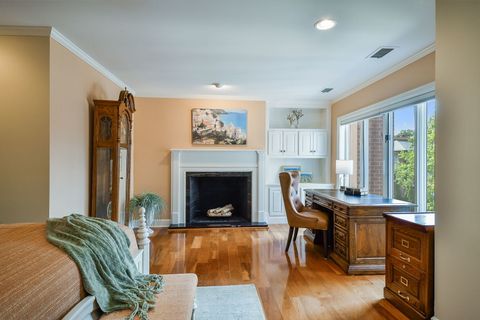 Tiny photo for 5 Oak Brook Club Drive #N305, Oak Brook, IL 60523 (MLS # 12424325)