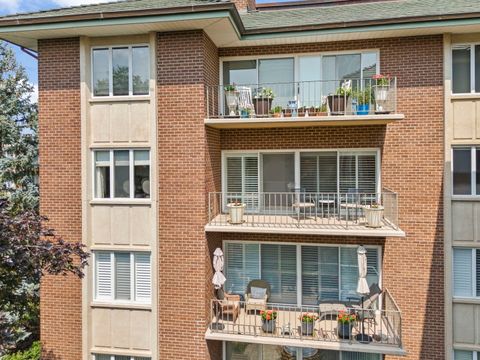 Tiny photo for 5 Oak Brook Club Drive #N305, Oak Brook, IL 60523 (MLS # 12424325)