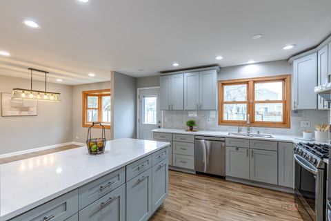 Tiny photo for 5195 Castaway Lane, Hoffman Estates, IL 60010 (MLS # 12608681)