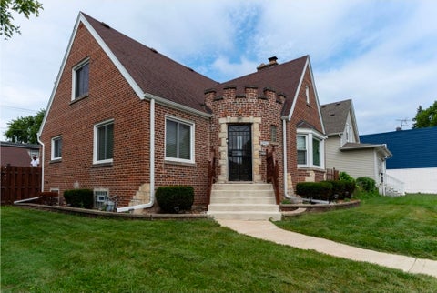 Photo of 12424 MAPLE Avenue, Blue Island, IL 60406 (MLS # 12775981)