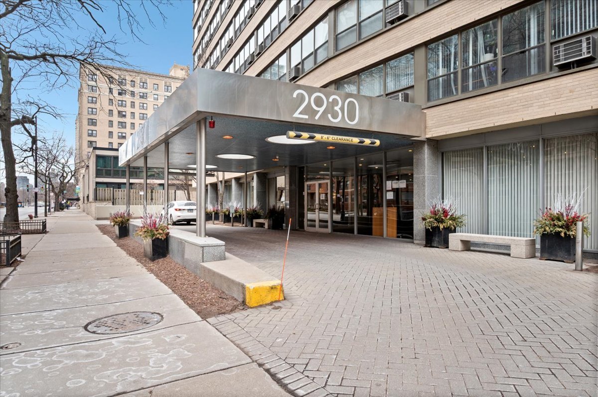 2930 N Sheridan Road 805