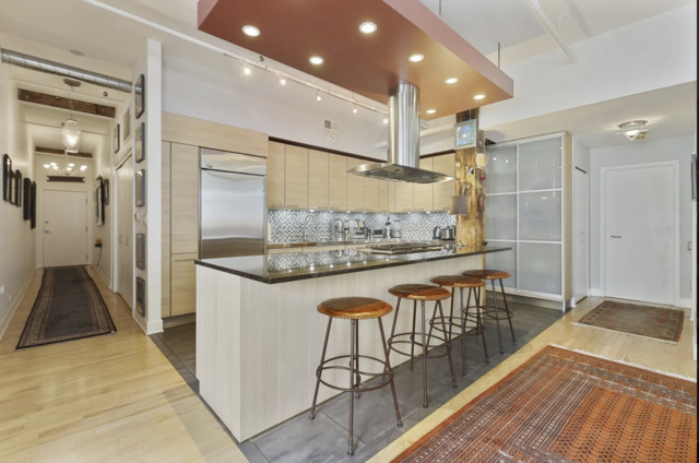 215 W ILLINOIS Street 4C