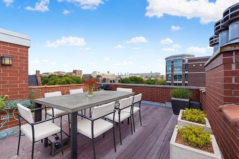 Tiny photo for 1134 W Fullerton Avenue #1, Chicago, IL 60614 (MLS # 12479597)