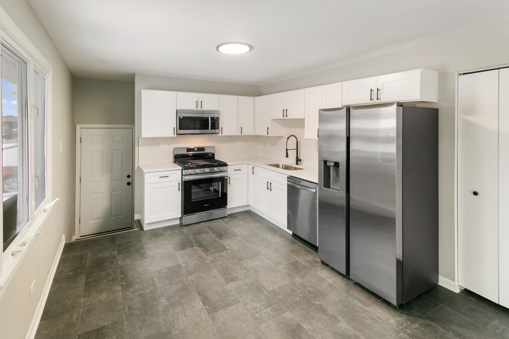 214 N Gay Court