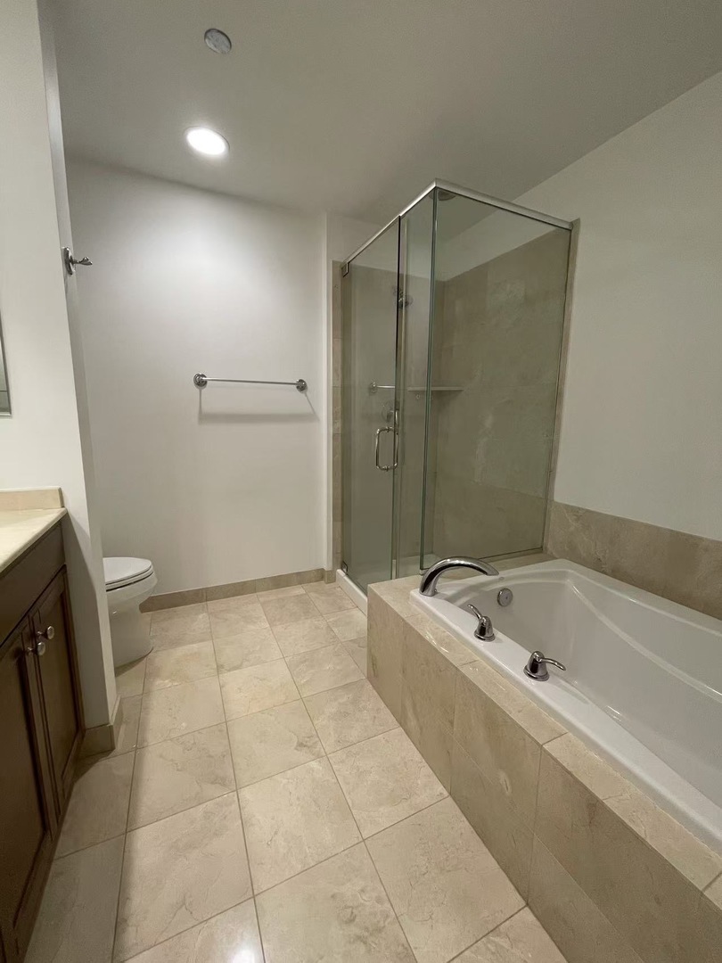 600 N LAKE SHORE Drive 2307