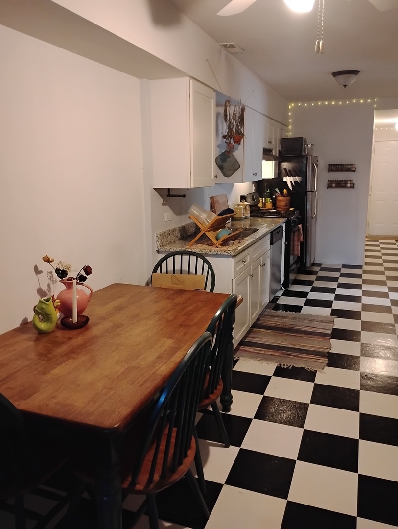 1433 W Walton Street GARDEN