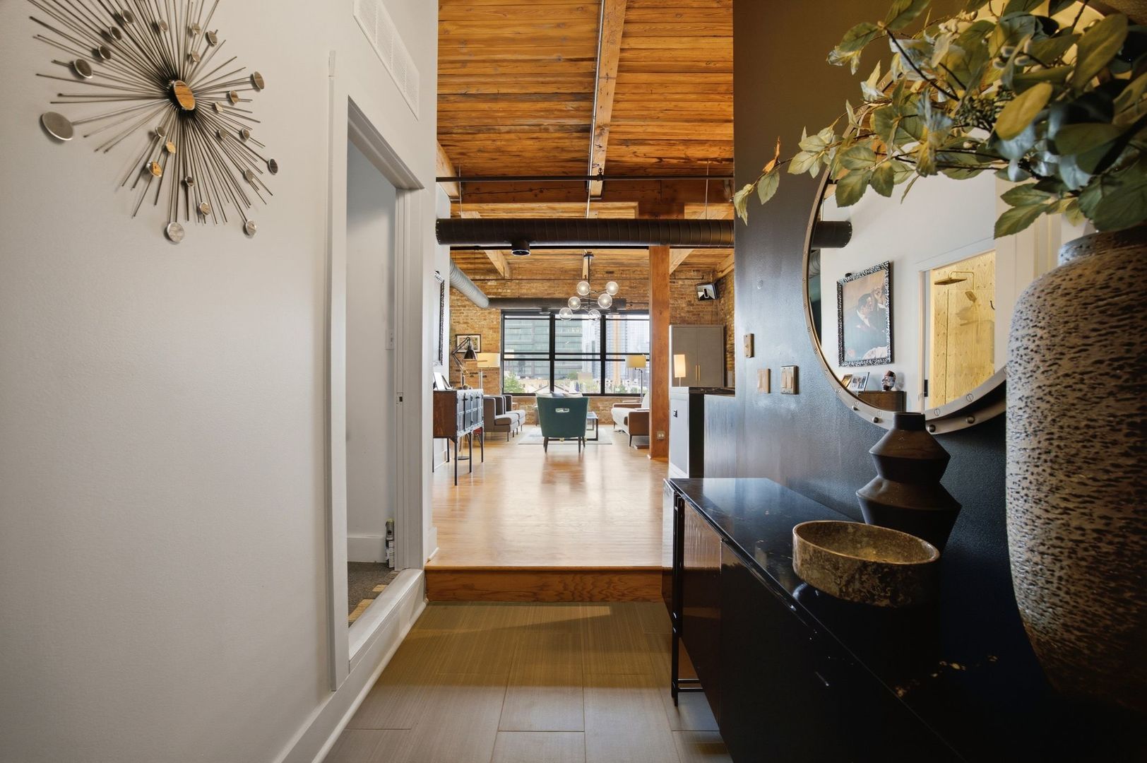 407 N Elizabeth Street 302