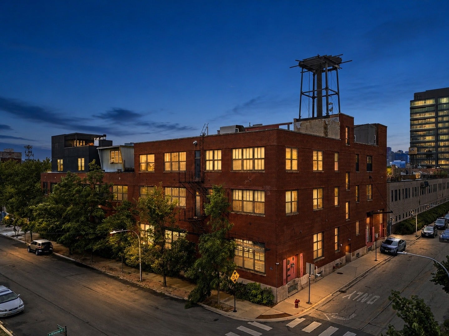 407 N Elizabeth Street 302