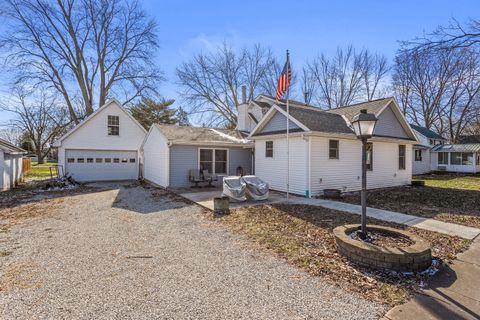 Photo of 16 N locust Street, Pesotum, IL 61863 (MLS # 12519548)