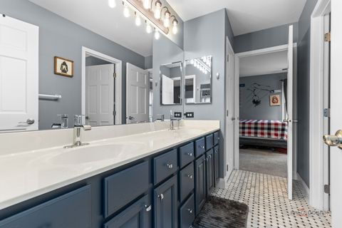 Tiny photo for 14415 W Blyth Court, Libertyville, IL 60048 (MLS # 12648308)