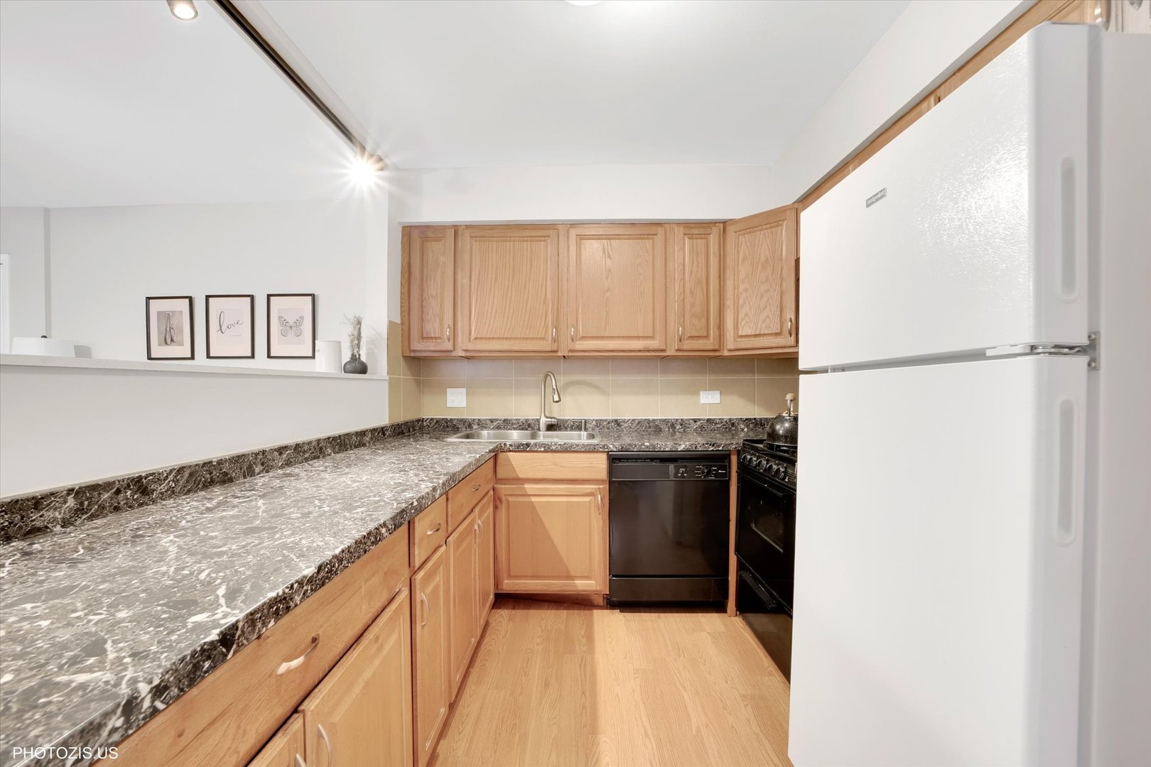 1600 W Greenleaf Avenue 103