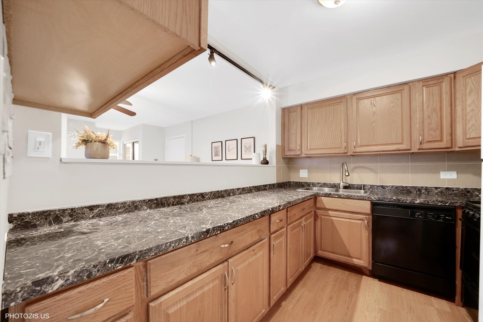 1600 W Greenleaf Avenue 103