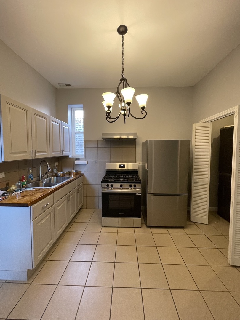 1939 S Sawyer Avenue