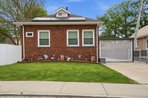 Photo of 1615 W BEVERLY GLEN Parkway, Chicago, IL 60643 (MLS # 12725272)