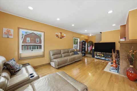Tiny photo for 1615 W BEVERLY GLEN Parkway, Chicago, IL 60643 (MLS # 12725272)