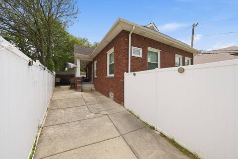 Tiny photo for 1615 W BEVERLY GLEN Parkway, Chicago, IL 60643 (MLS # 12725272)