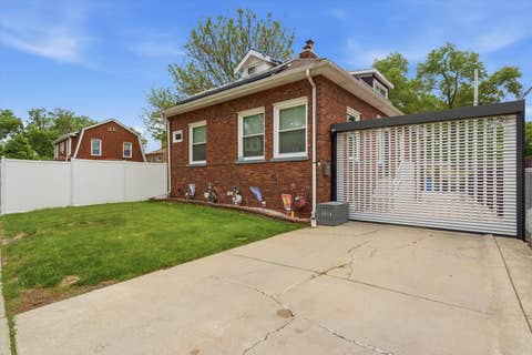 Tiny photo for 1615 W BEVERLY GLEN Parkway, Chicago, IL 60643 (MLS # 12725272)