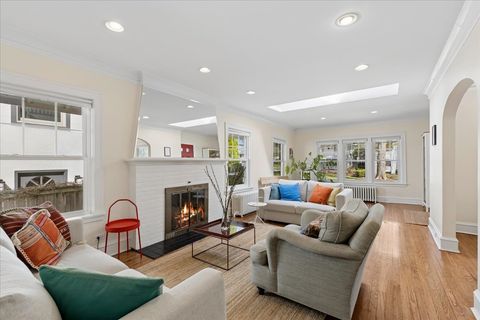 Tiny photo for 574 Orchard Lane, Winnetka, IL 60093 (MLS # 12589833)