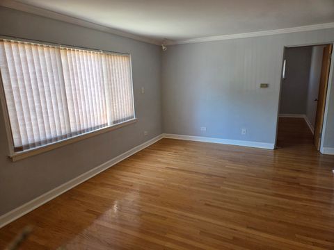 Tiny photo for 8701 S Sacramento Avenue #2NW, Evergreen Park, IL 60805 (MLS # 12494408)