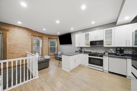 Tiny photo for 231 E 59th Street #1, Chicago, IL 60637 (MLS # 12798134)