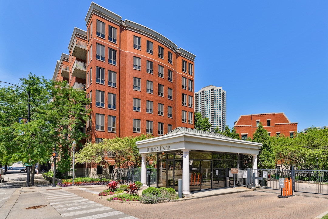 400 N Clinton Street 706